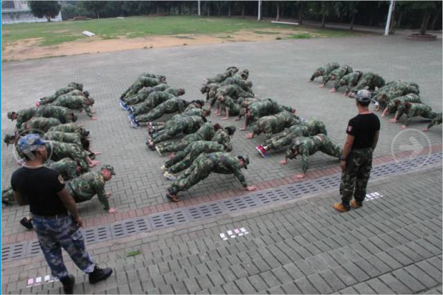 奧美格黃埔軍校拓展培訓——軍罰 奧美格黃埔軍校拓展培訓——軍罰